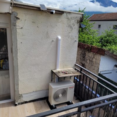 pompe à chaleur unité extérieur sur balcon