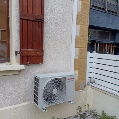pompe à chaleur unité extérieur en hauteur