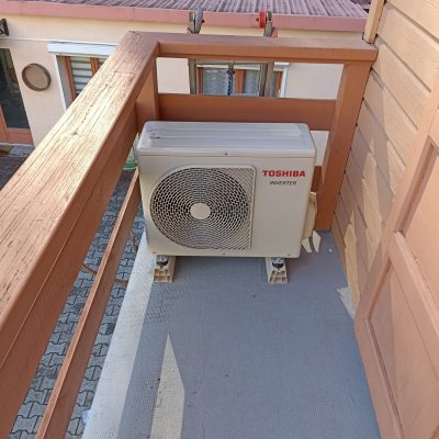 Pompe à chaleur unité extérieure sur balcon